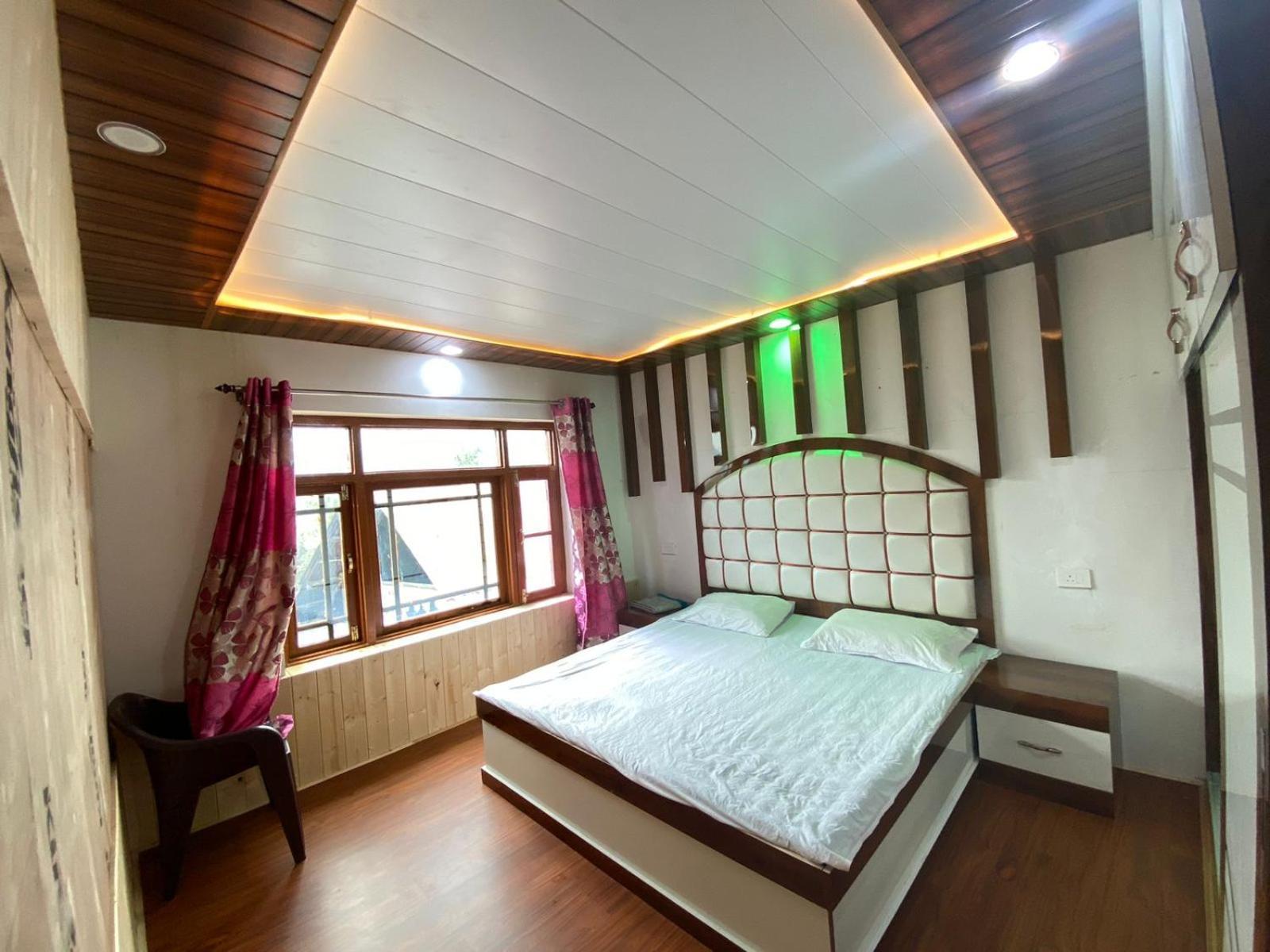 Sheen Homestay Gulmarg Zewnętrze zdjęcie