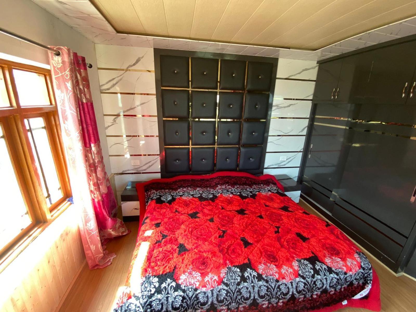 Sheen Homestay Gulmarg Zewnętrze zdjęcie