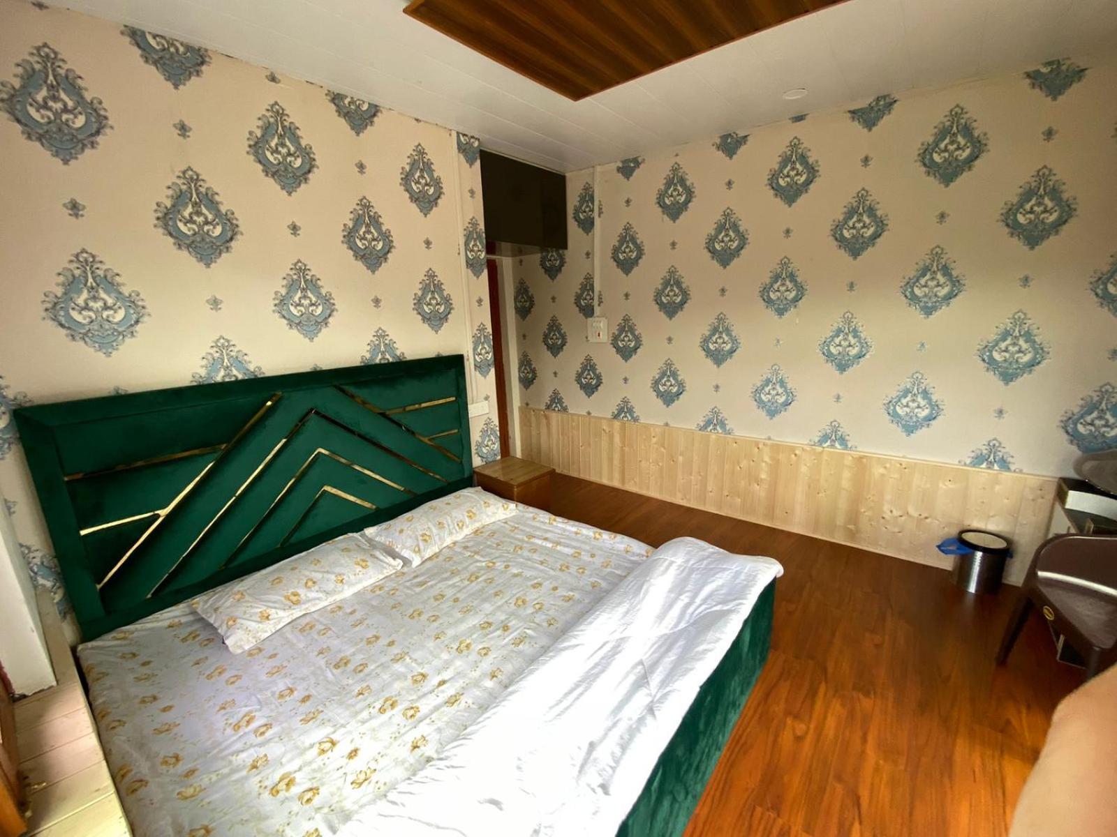 Sheen Homestay Gulmarg Zewnętrze zdjęcie