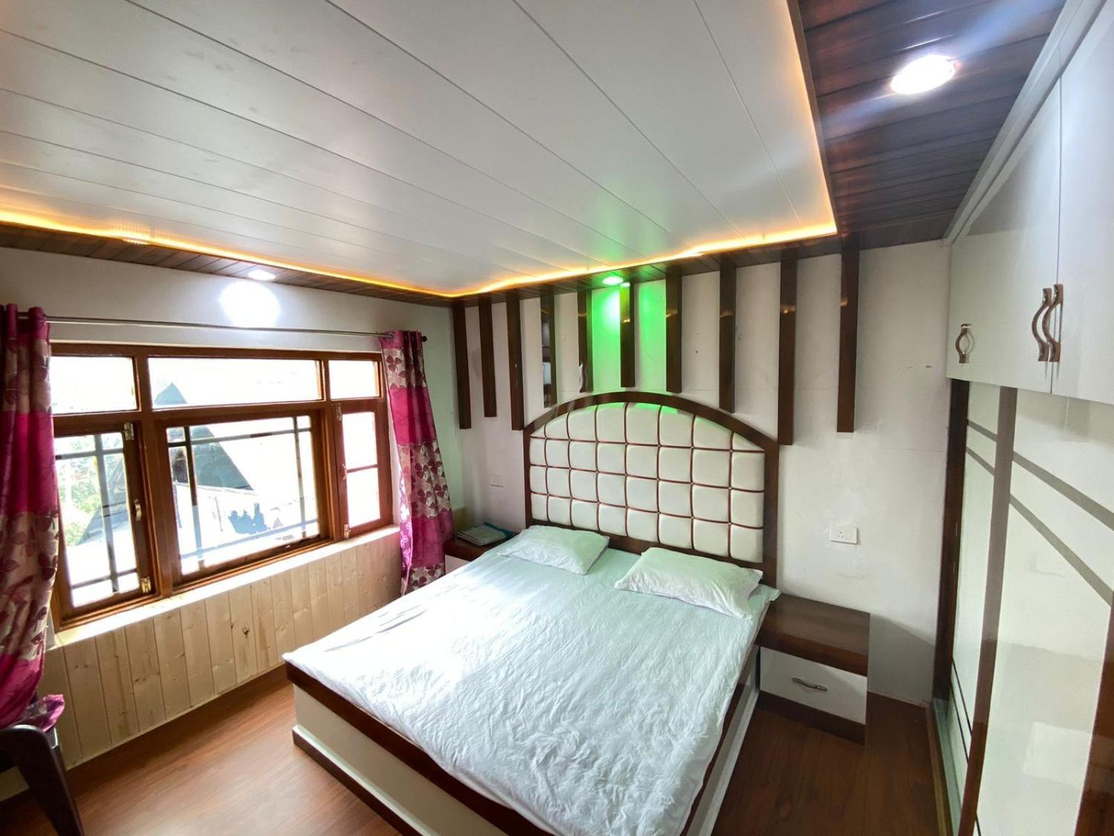 Sheen Homestay Gulmarg Zewnętrze zdjęcie