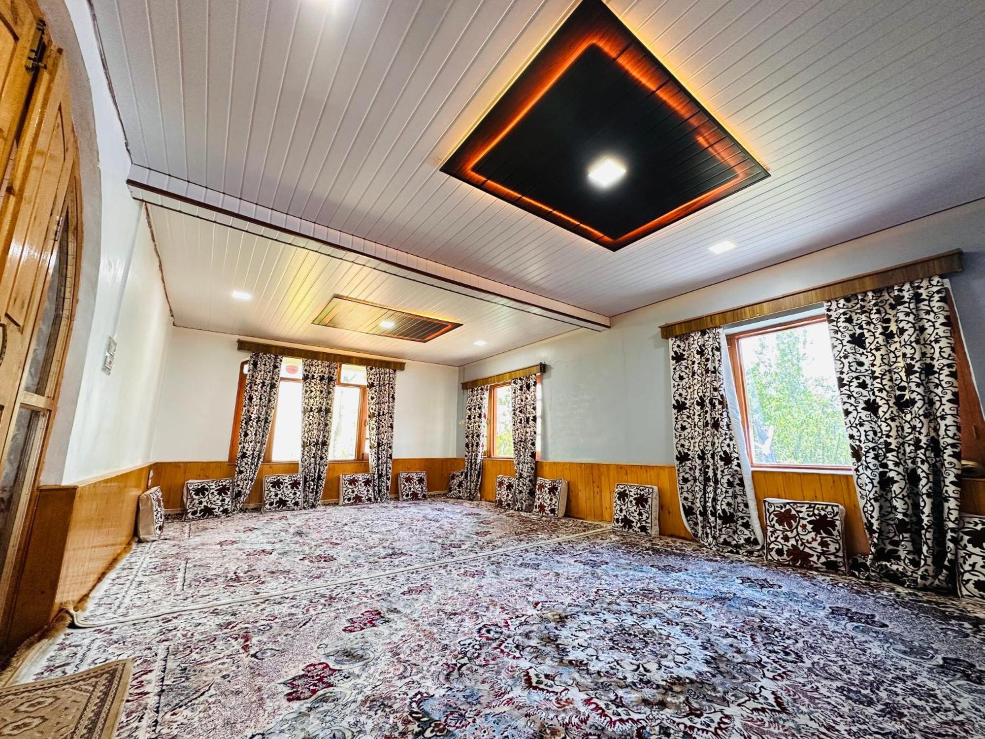 Sheen Homestay Gulmarg Zewnętrze zdjęcie